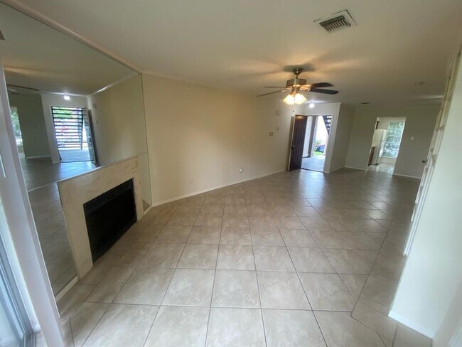 Building Photo - 6666 Harbor Town Dr