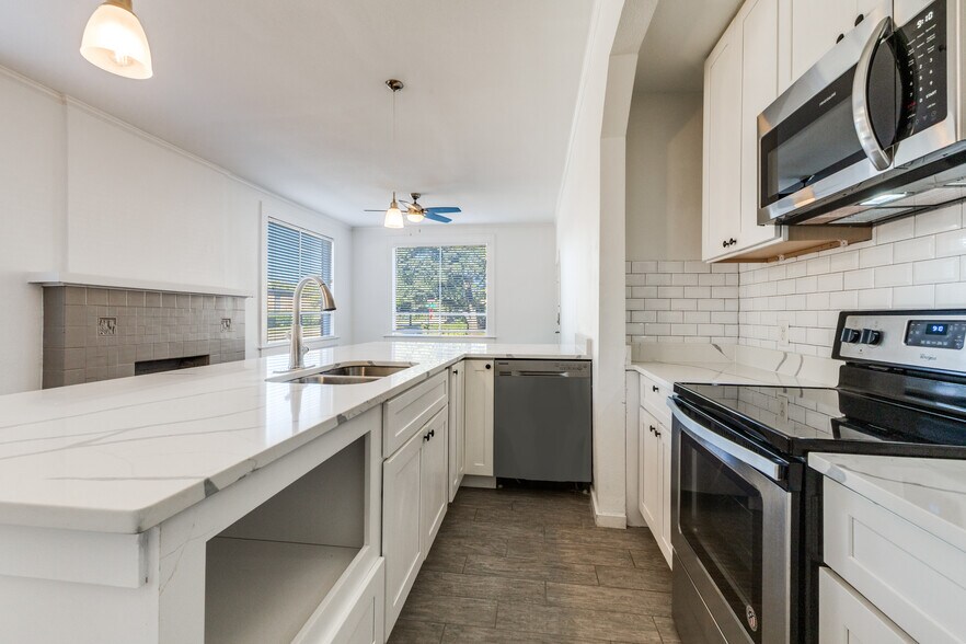 Primary Photo - 5204 Junius St