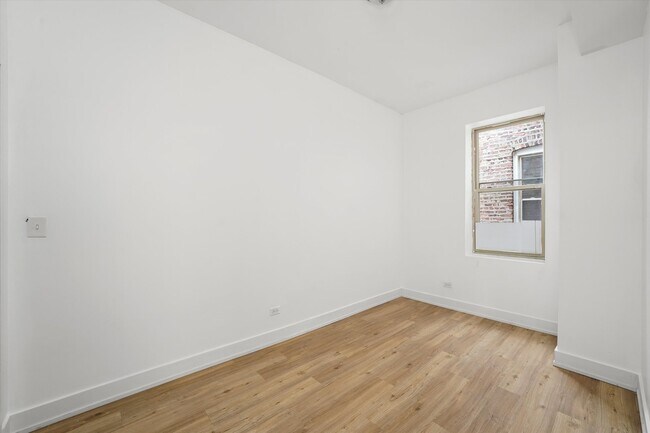 Building Photo - 1908 W 48th St