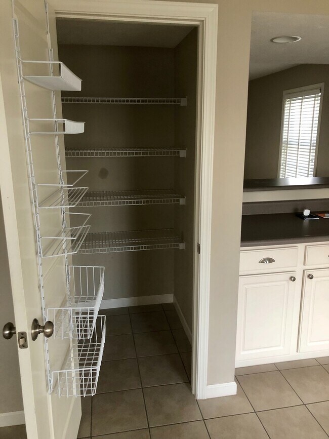 Building Photo - 2 Bdrm Avail July 2026;  $1,800 monthly