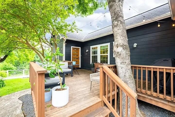 Front Porch - 800 Prospect Ave