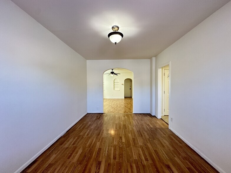 Building Photo - 5819 N Saint Louis Ave