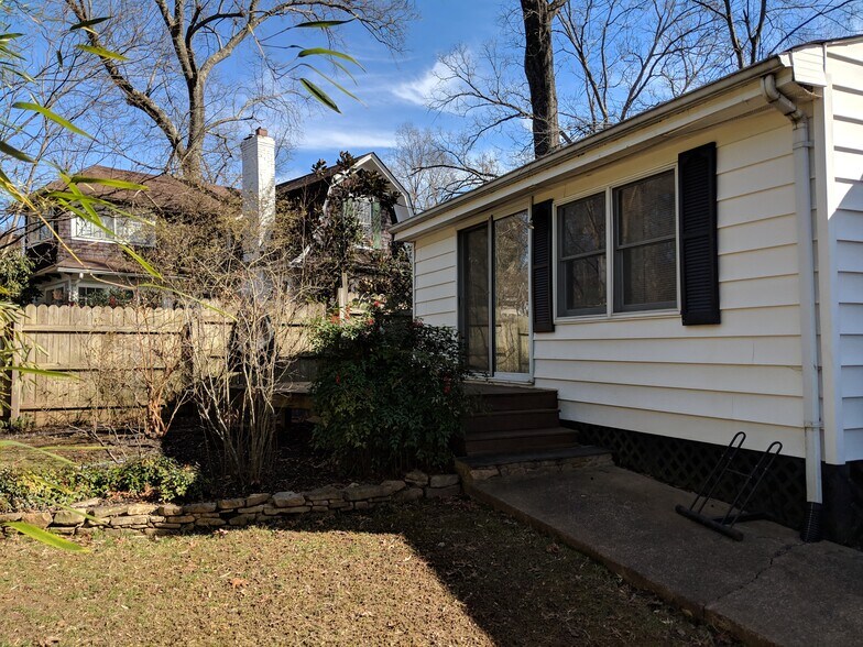 Rear deck with landscaping - 117 Monte Vista Ave