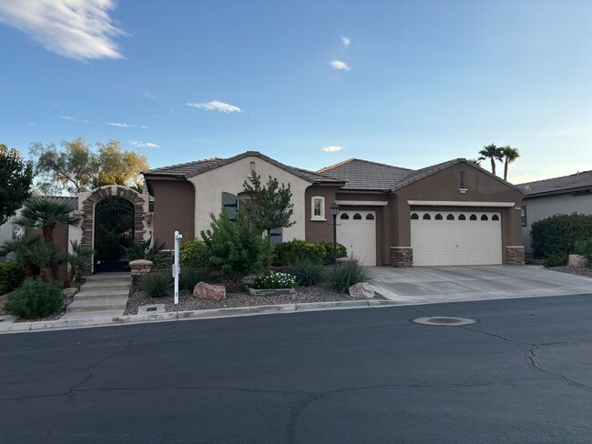 Building Photo - Stunningly Remodeled Single-Story Oasis in...