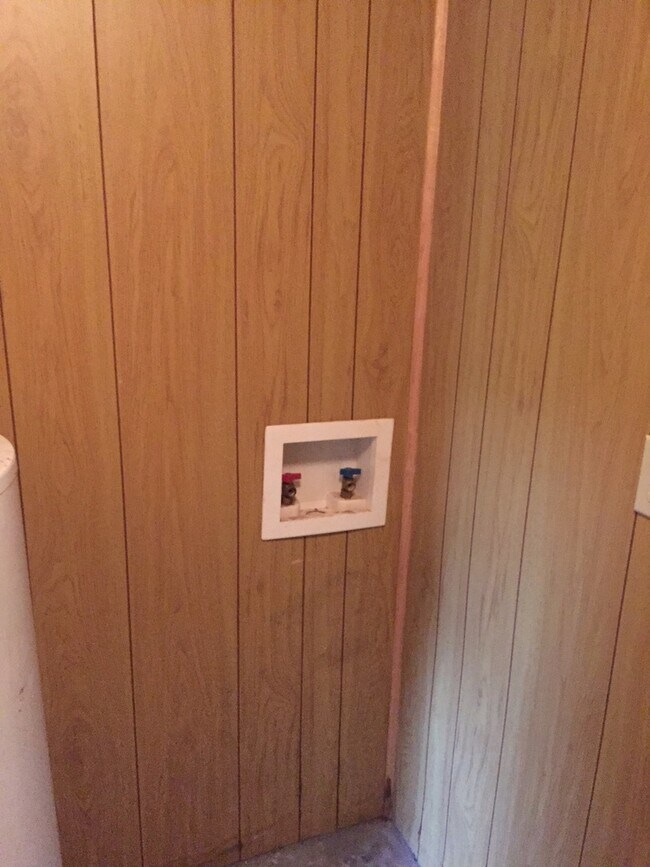 Building Photo - **AVAILABLE NOW**Total Electric East Columbus 4 bedroom/1 bathroom Home for Rent***