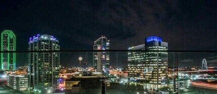 Building Photo - 2408 Victory Park Ln