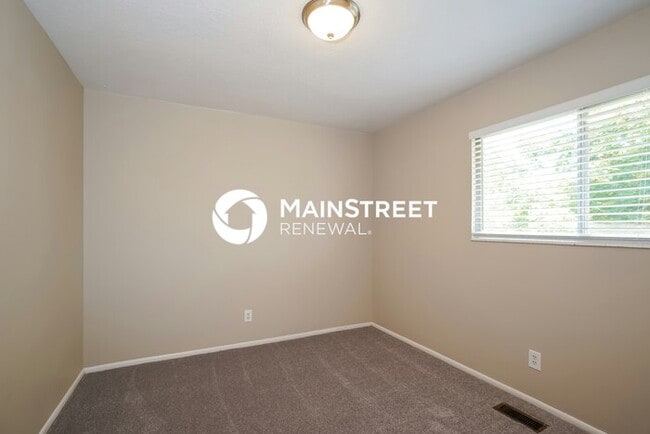 Building Photo - 4 Bedroom Pet-Friendly Home in Clearfield,...
