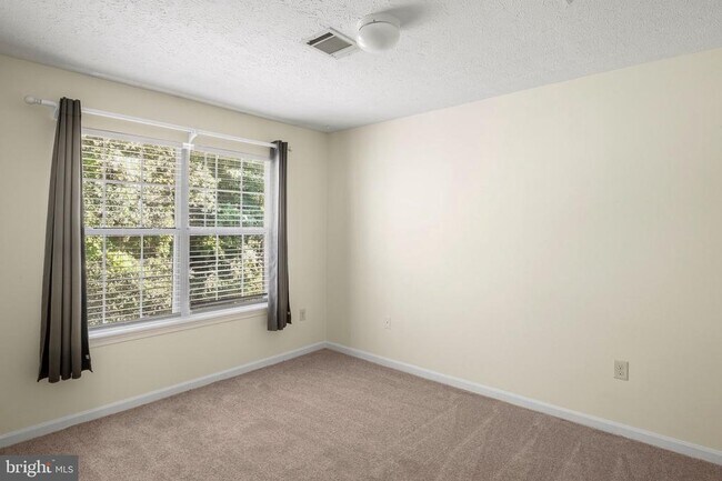 Building Photo - 6035 Grenfell Loop