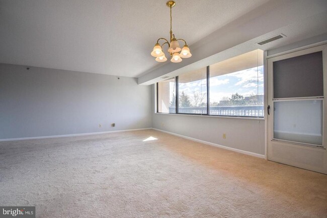 Building Photo - 3713 S George Mason Dr