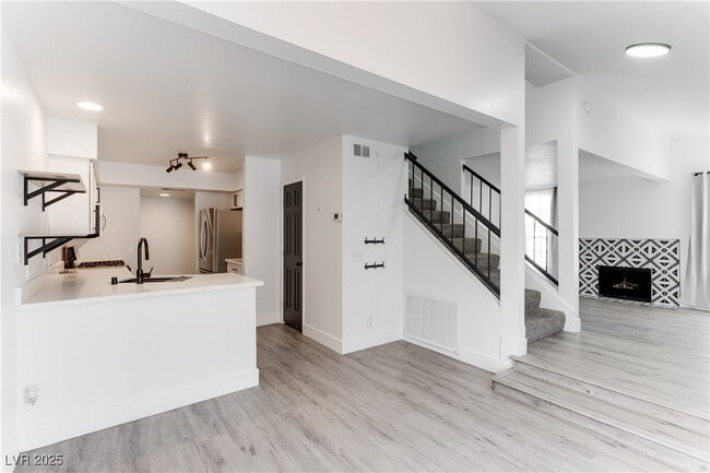 Primary Photo - 2819 Briar Knoll Dr