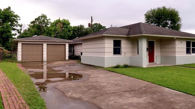 Building Photo - 4139 De Leon St