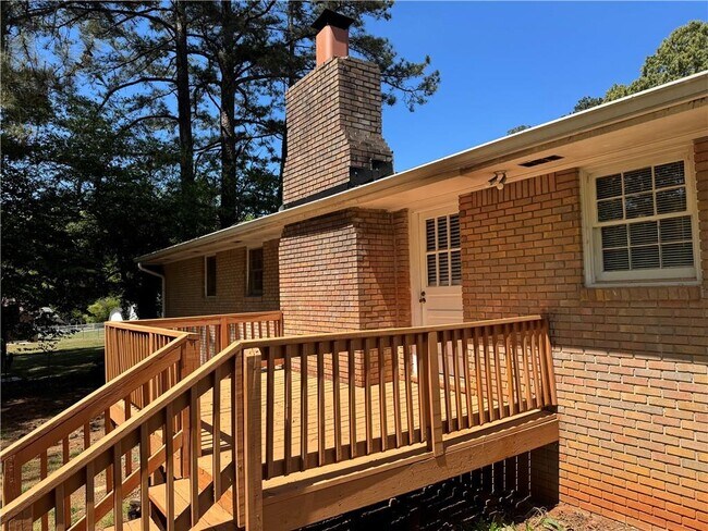 Building Photo - 5594 Laurel Ln NW