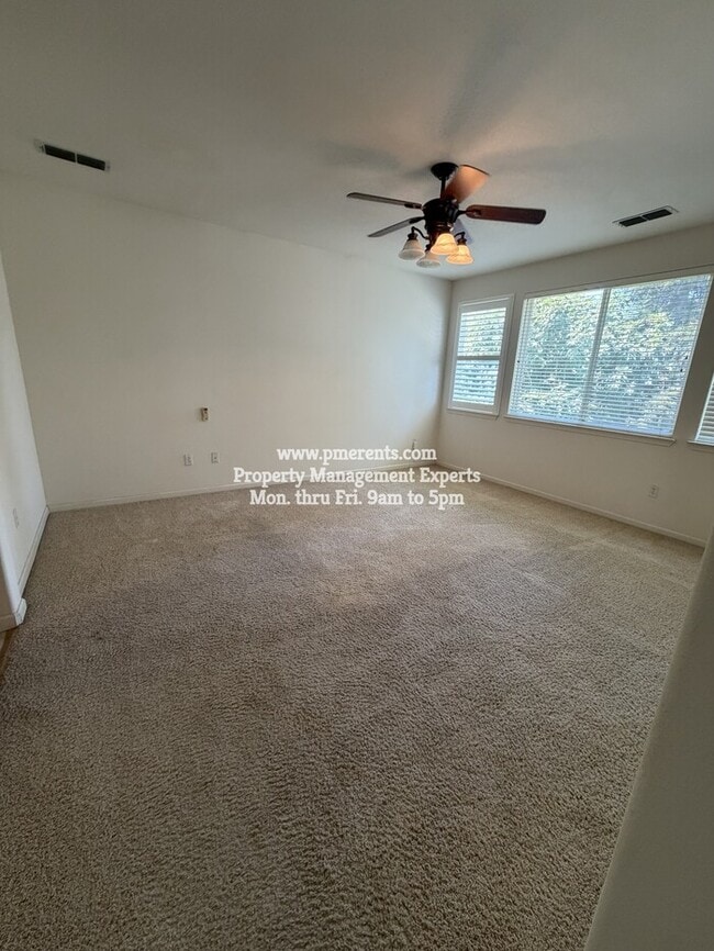 Building Photo - 2531 Crestmore Cir