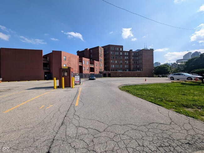 Building Photo - 425 1/2 Massachusetts Ave
