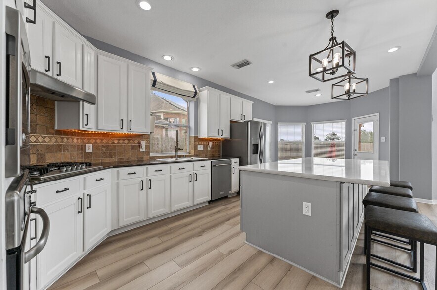 Building Photo - 13402 Great Creek Dr