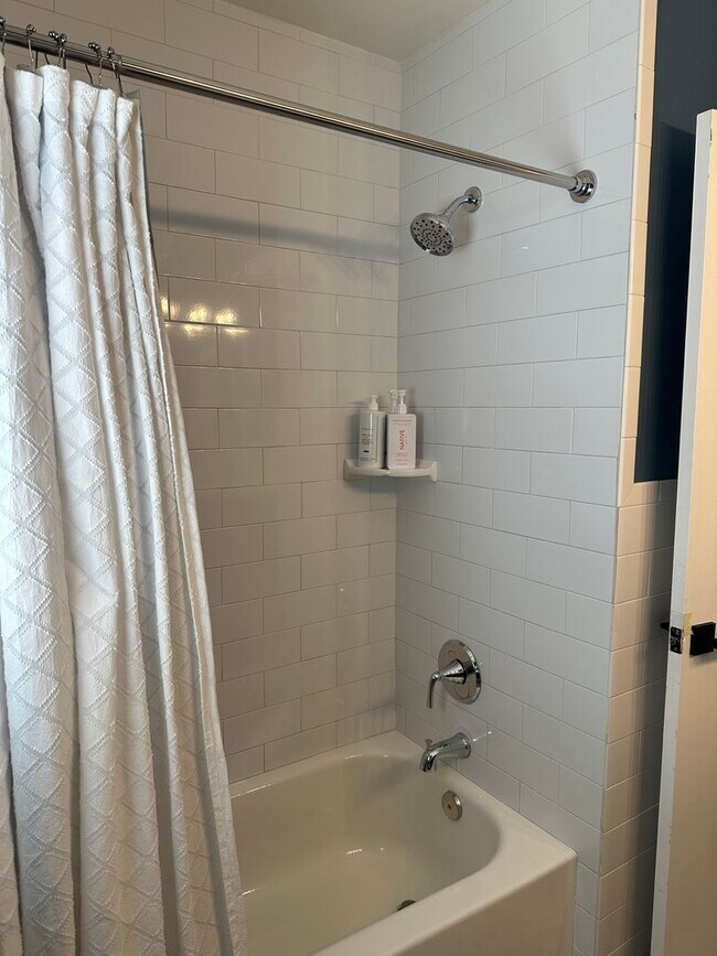 Building Photo - *** Near Domain * Stunning 4 Bedroom House * Fully Furnished * Designer Decorated * High End Luxu...