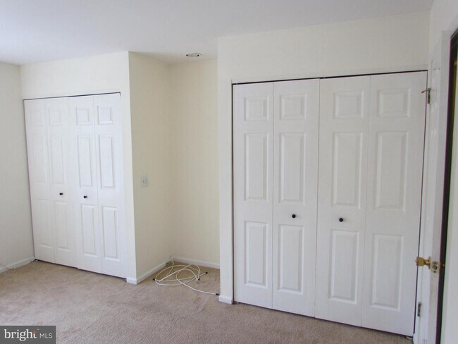 Building Photo - 9 Cohanzick Ct