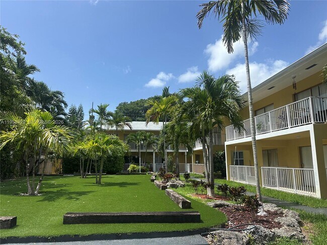 Building Photo - 2536 Van Buren St