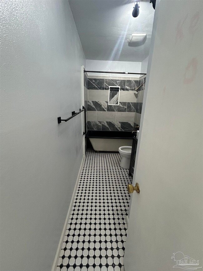 Building Photo - 2609 W Gadsden St