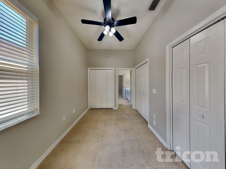 Building Photo - 1810 Cattleman Dr