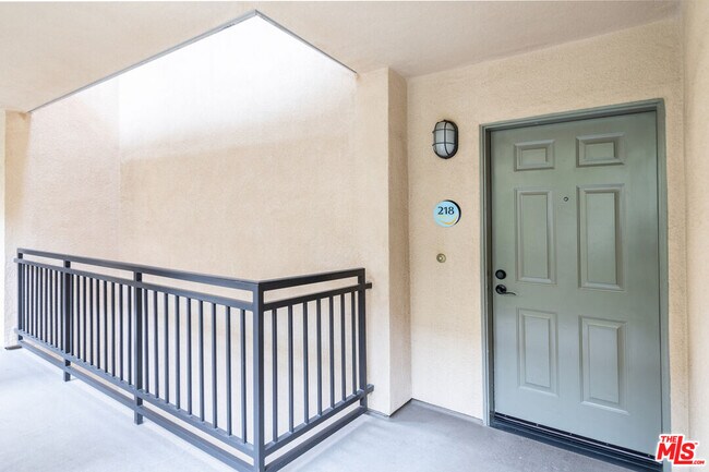 Building Photo - 6020 S Seabluff Dr