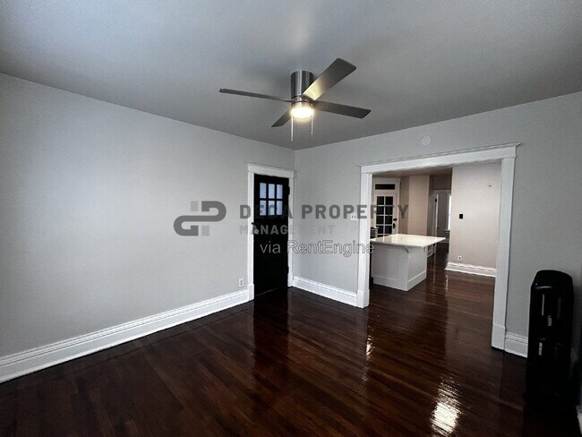 Building Photo - 2856 Shenandoah Ave