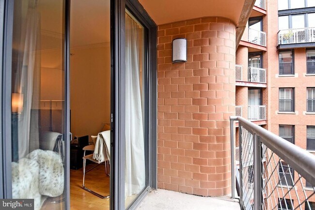 Building Photo - 616 E Street NW Unit 902