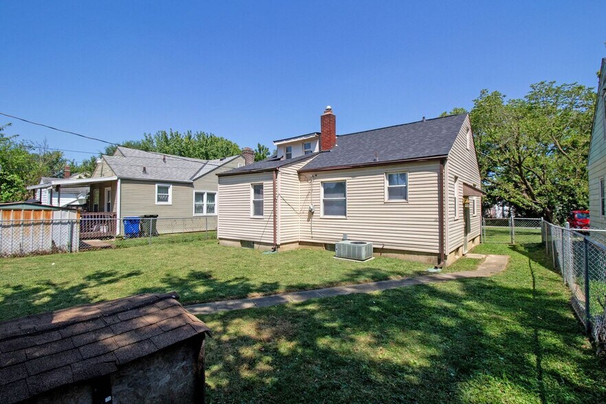 Building Photo - 1059 Lawrence Dr