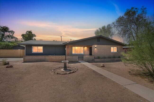 Primary Photo - Totally remodeled home in prime Tempe Loca...