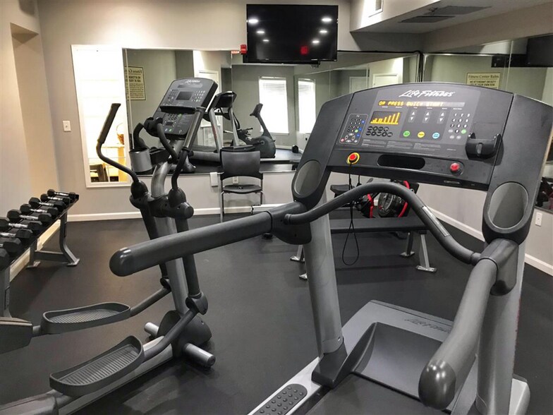 Building Photo - 303 Helen Keller Blvd