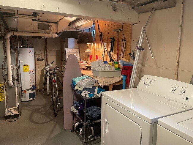 Building Photo - The Cutest 3-Bedroom Tudor - One Block From Como Golf Course