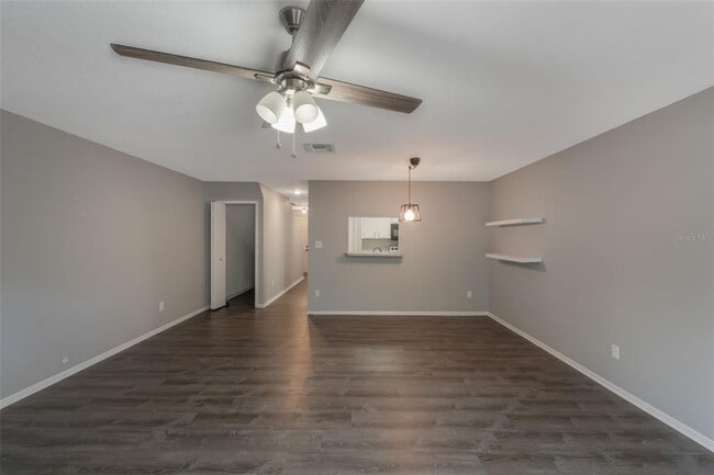 Building Photo - 424 Club Dr