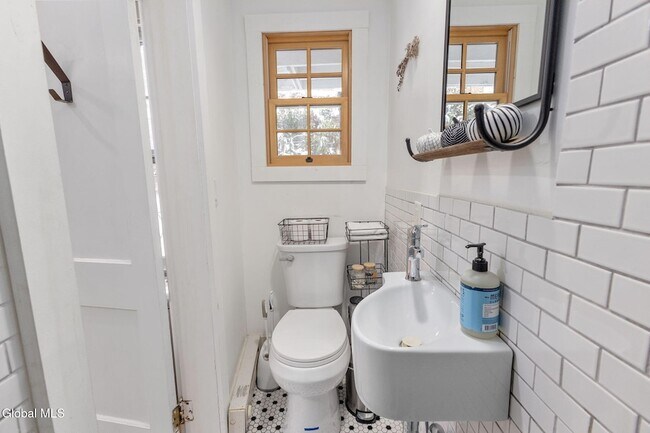 Building Photo - 83 Spring St