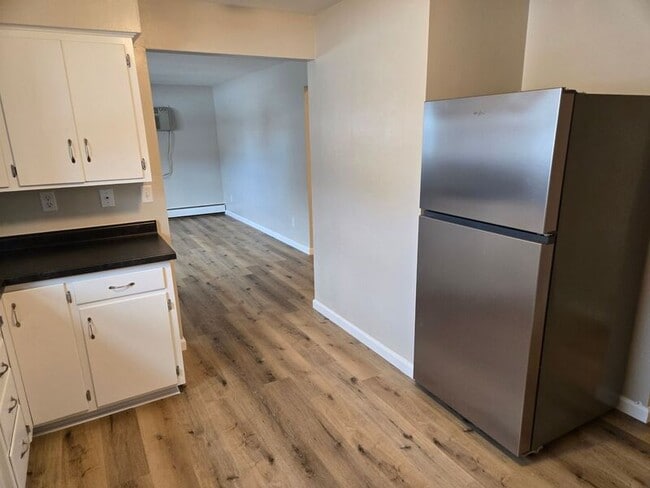 Building Photo - 202 Lincoln St