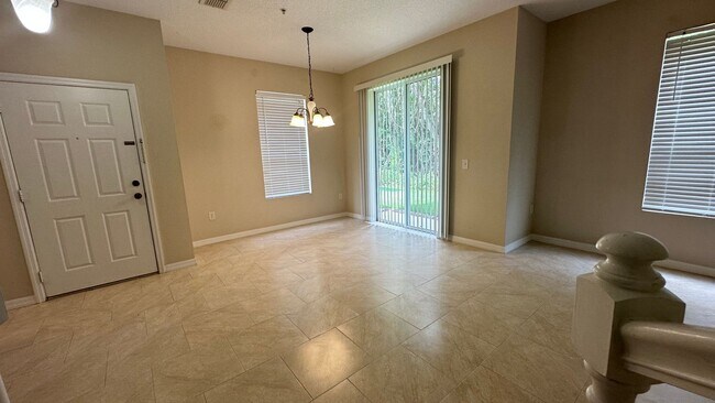 Building Photo - 3 bedroom 21/2 bath Townhome in Winter Garden