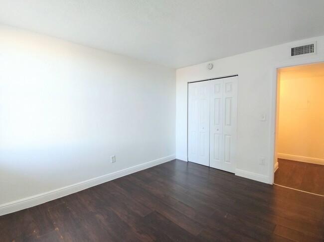 Building Photo - Gorgeous and Spacious 2/1 Unit in Hialeah