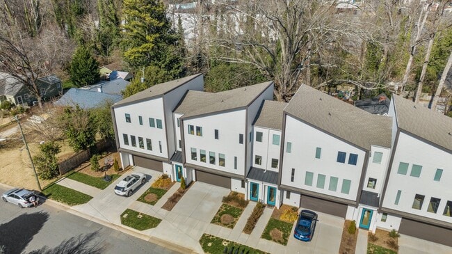 Building Photo - 1553 Pinecrest Ave