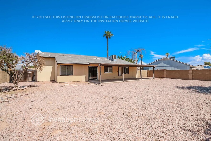 Building Photo - 811 E Hillview Cir