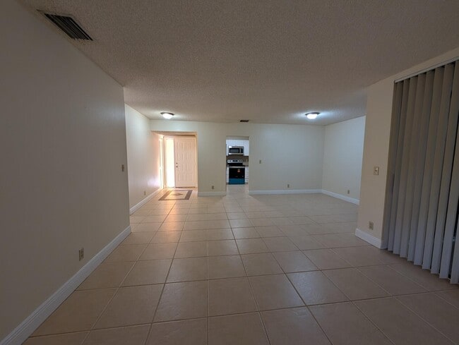 Building Photo - 3830 Coral Tree Cir