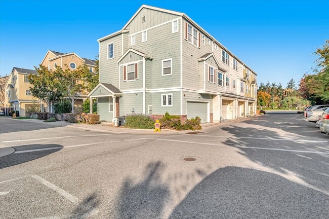 Building Photo - 581 Bridgeport Terrace