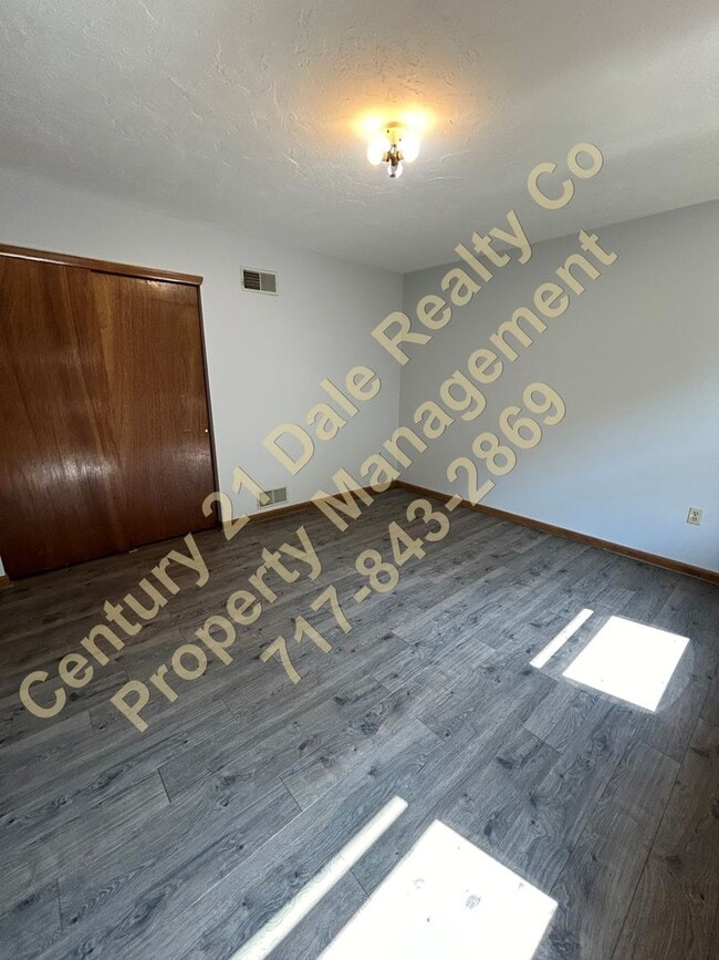 Building Photo - Gorgeous 4 Bedroom Home located in Northeastern School District with a 2 Car Garage