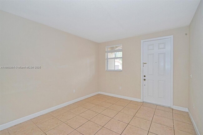 Building Photo - 1048 NE 208th St