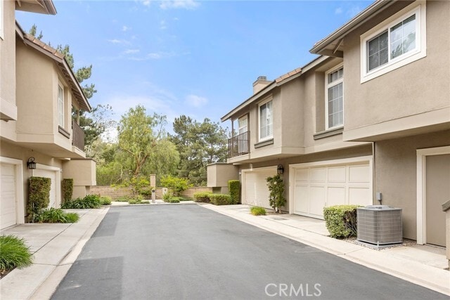 Building Photo - 631 S Glenhurst Dr