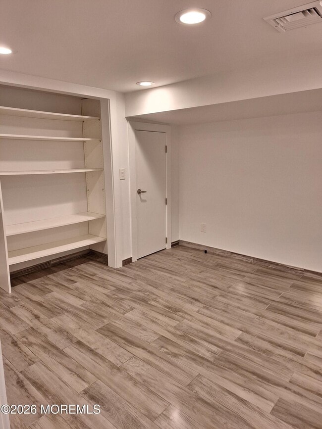 Building Photo - 373 Pine St