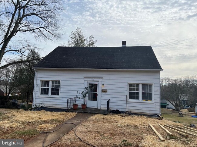 Building Photo - 212 Morton St