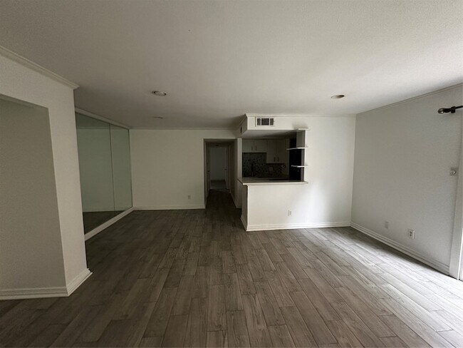 Building Photo - 1909 Brun St