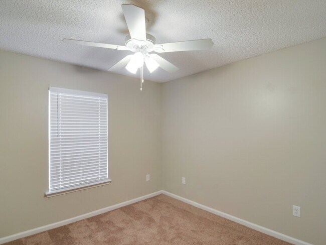 Building Photo - 2912 Ravine Hill Dr