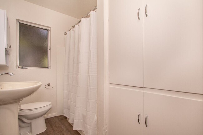 Building Photo - Charming 1 Bedroom / 1 Bath Apartment in Kensington w/ Garage