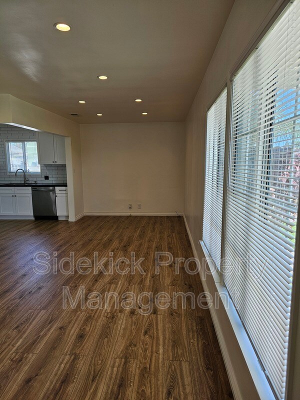 Building Photo - 14115 Oval Dr