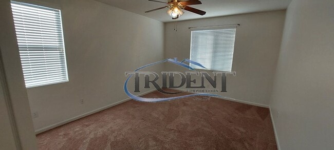 Building Photo - Beautiful 5 bedroom, 3 bath house